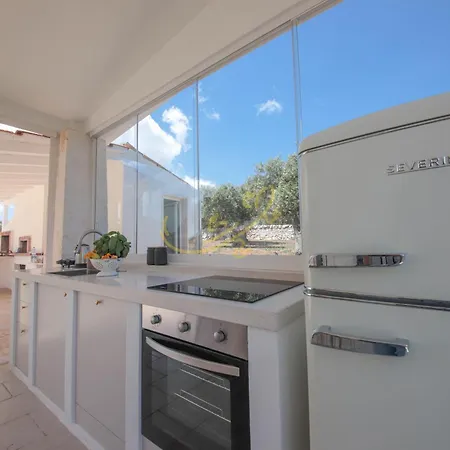 Td Trulli Benedetta W Pool In Peaceful Nature 卡斯特拉纳格罗泰